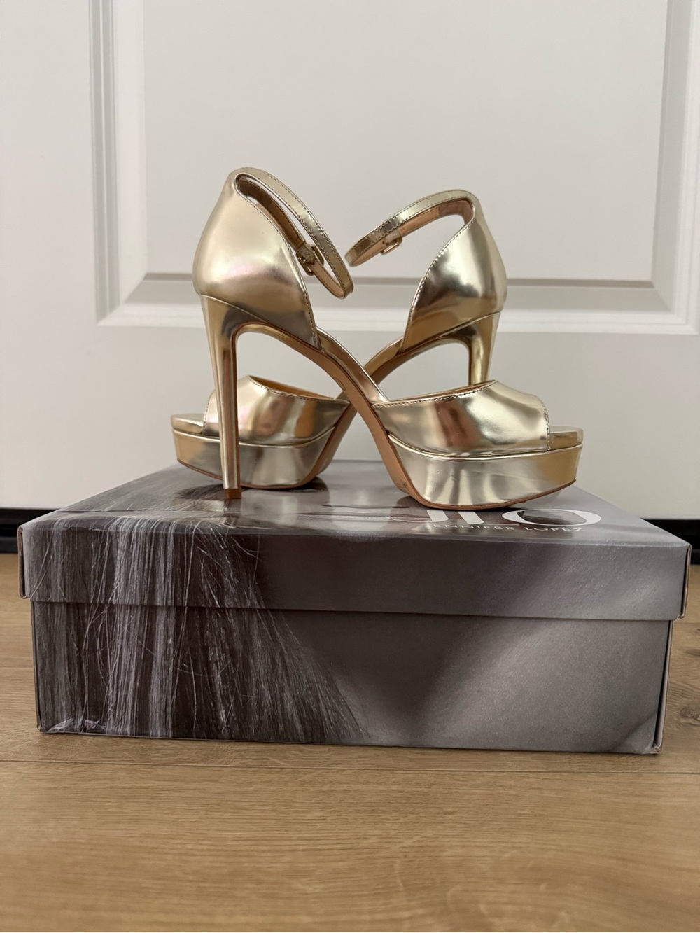 Jennifer Lopez “Idolina” Champagne Gold Platform Heels - Picture 4 of 6
